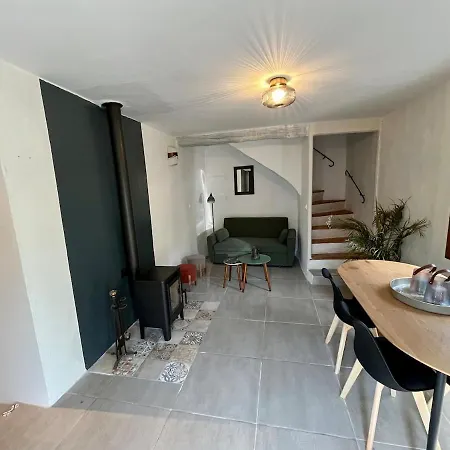 Holiday home Charmante Maison Dans Un Hameau Paisible